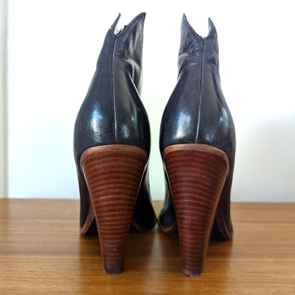 Donald J. Pliner Western Whimsigoth Witchy Dark Academia Preppy Booties 8 ½ - Picture 4 of 13